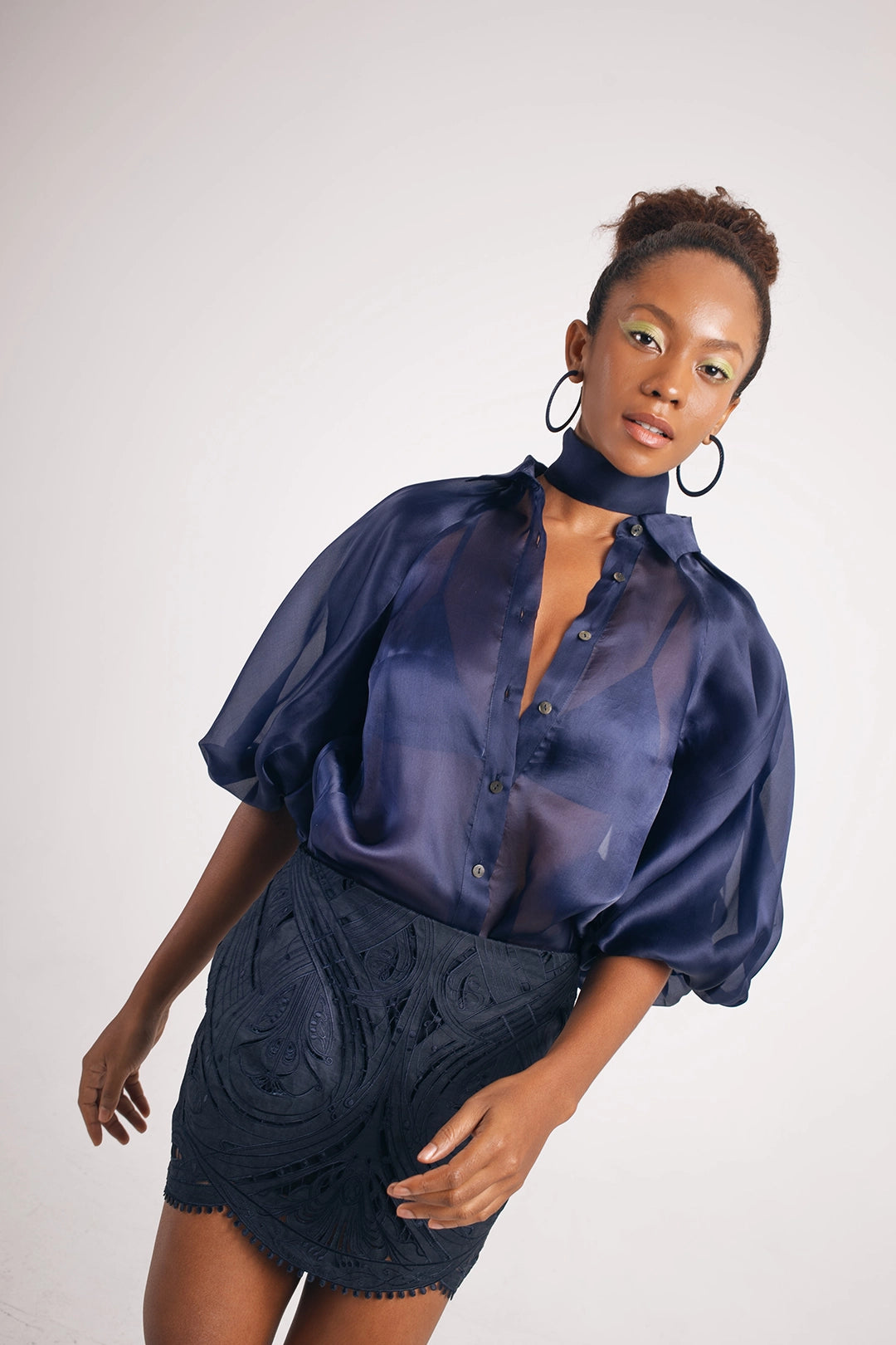 ORGANZA PUFF SLEEVE BLOUSE IN NAVY