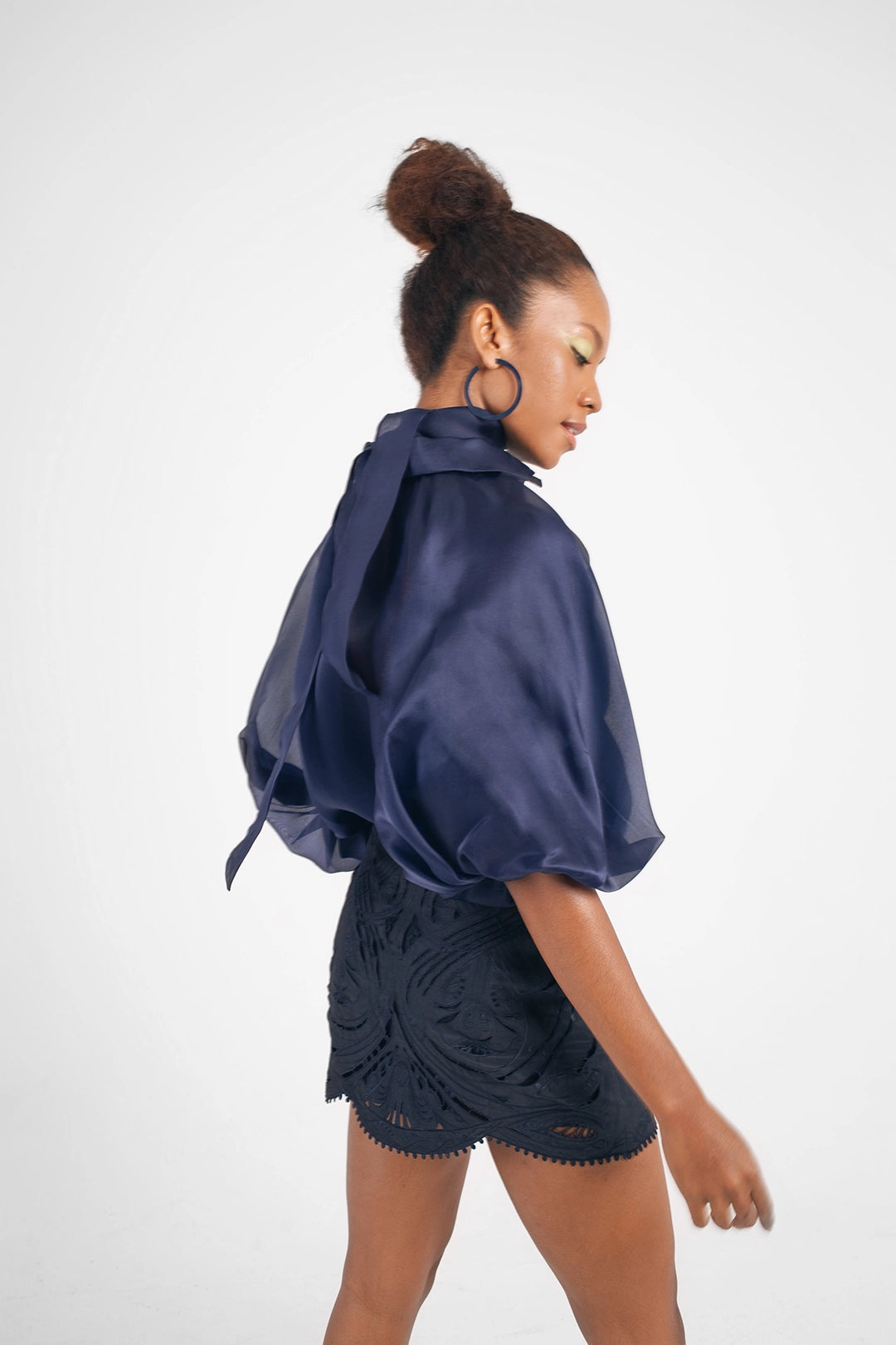 ORGANZA PUFF SLEEVE BLOUSE IN NAVY